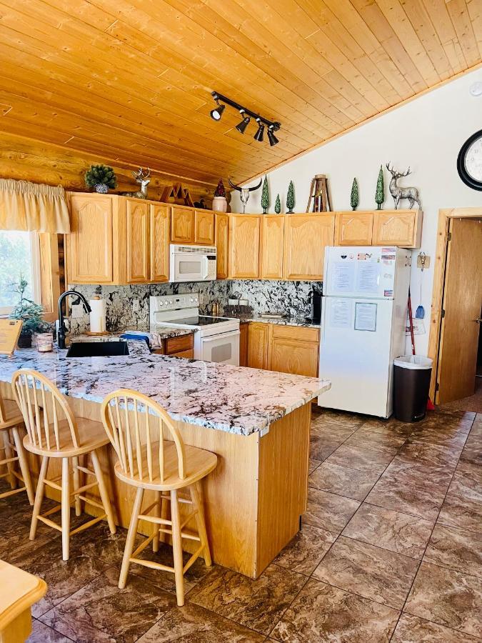 Adventure Awaits 3King Bed,2Bath Log Cabin In Heart Of Duck Creek Village! Buitenkant foto