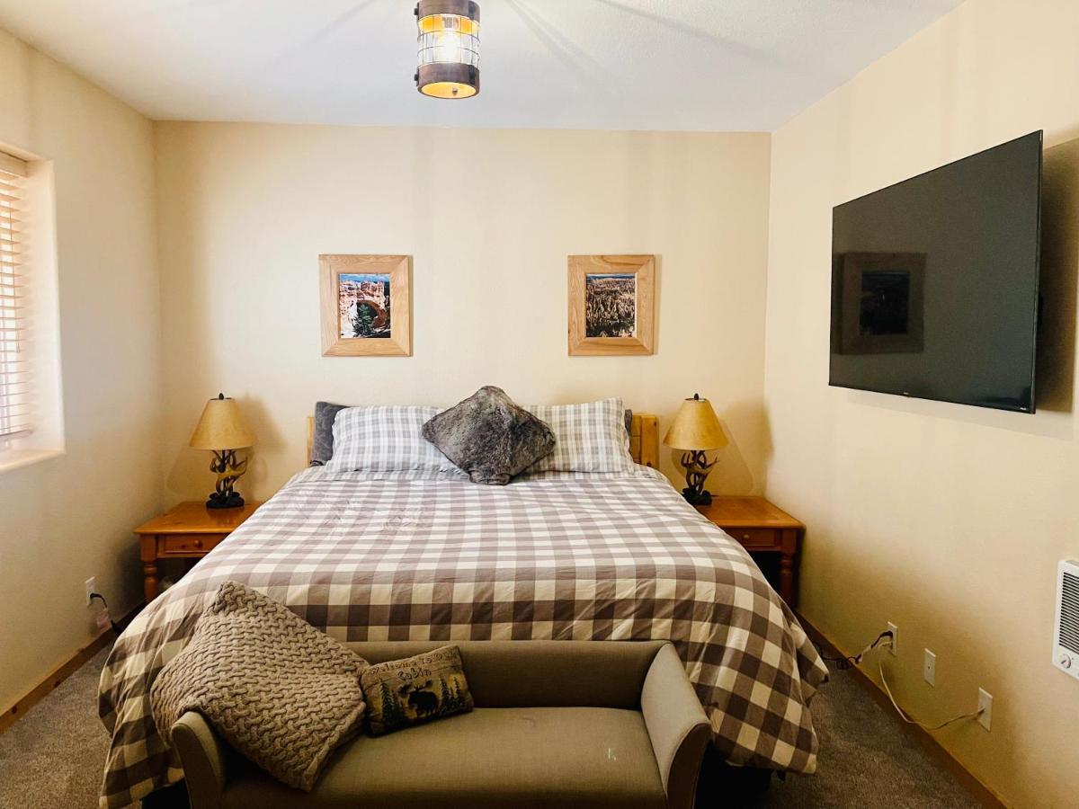 Adventure Awaits 3King Bed,2Bath Log Cabin In Heart Of Duck Creek Village! Buitenkant foto