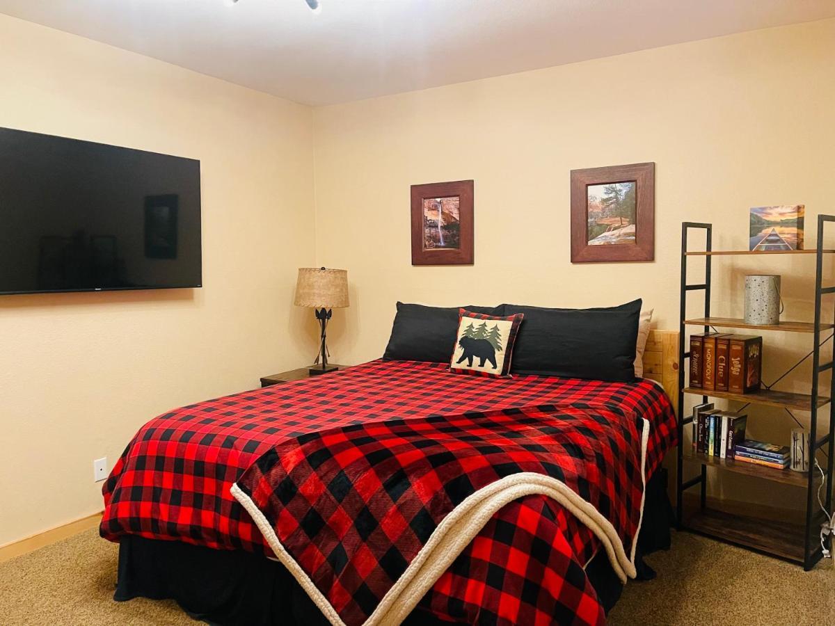 Adventure Awaits 3King Bed,2Bath Log Cabin In Heart Of Duck Creek Village! Buitenkant foto
