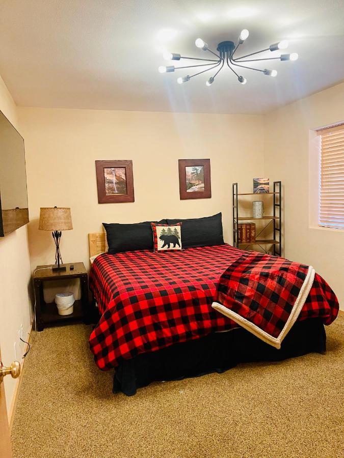 Adventure Awaits 3King Bed,2Bath Log Cabin In Heart Of Duck Creek Village! Buitenkant foto