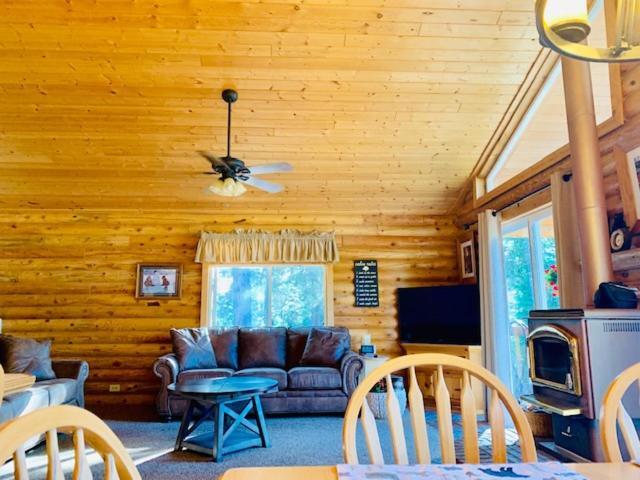 Adventure Awaits 3King Bed,2Bath Log Cabin In Heart Of Duck Creek Village! Buitenkant foto
